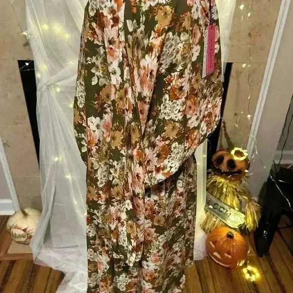 Andrew by Unit Olive Green Floral Dress. NWT. Size 1X. - Picture 2 of 7